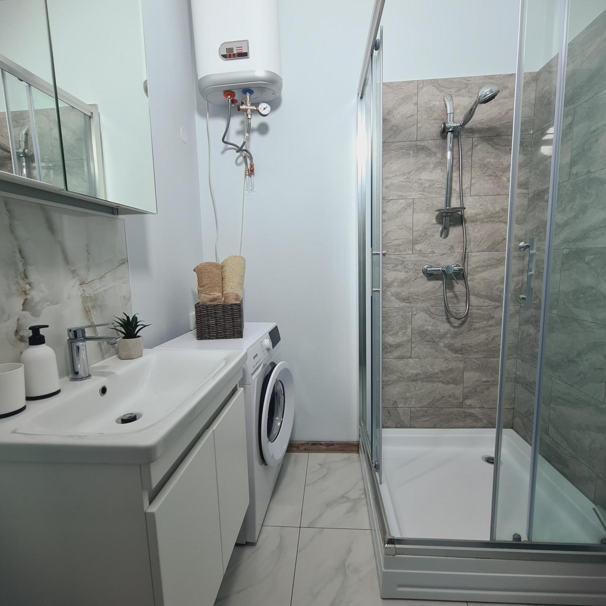 Ultracentral 2bd With Terrace Kischinau