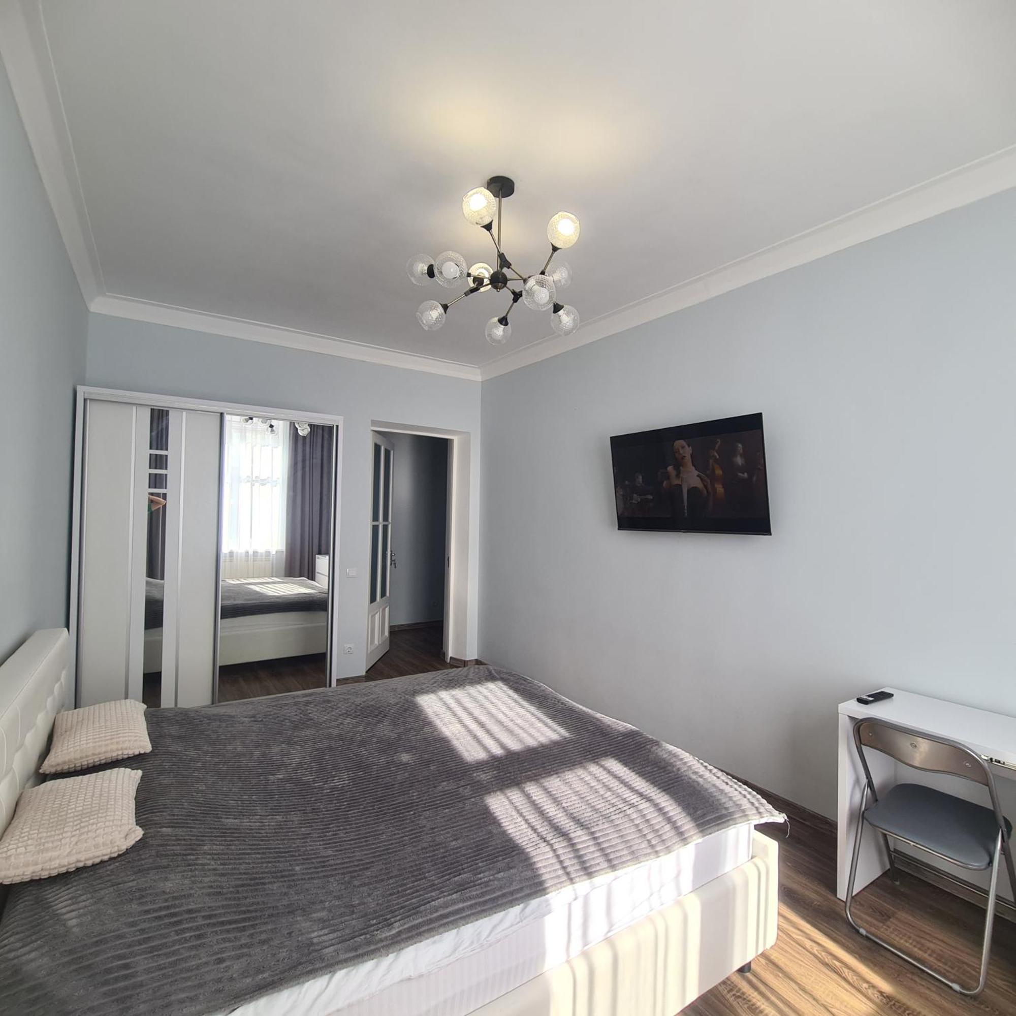 Ultracentral 2bd With Terrace Apartment