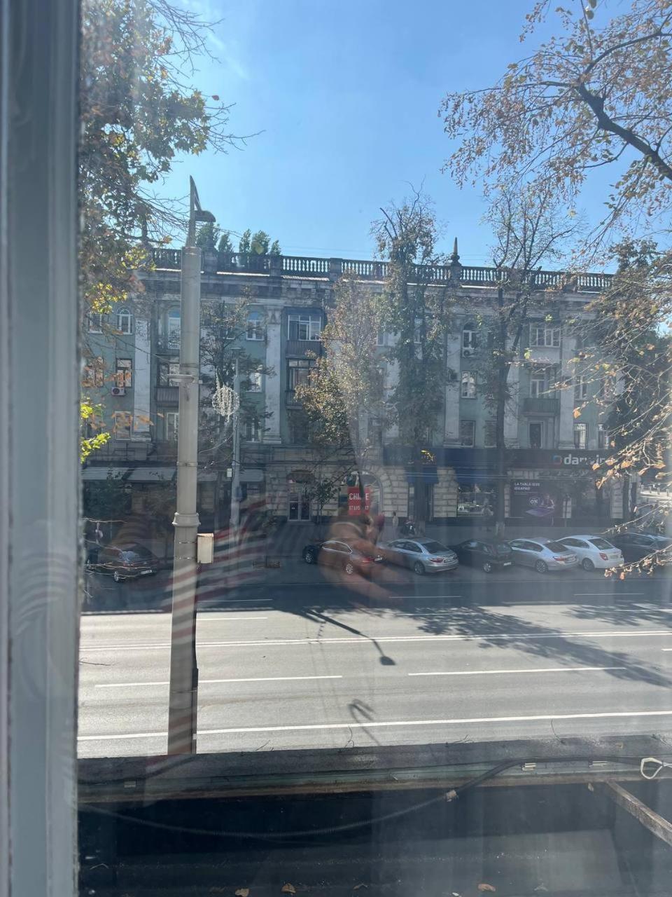 Apartment Ultracentral 2bd With Terrace Kischinau